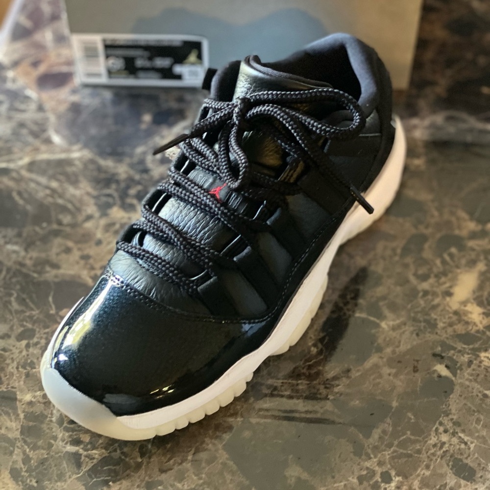 BRAND NEW, Retro Jordan’s Size 6.5y was too big for me purchased from champs